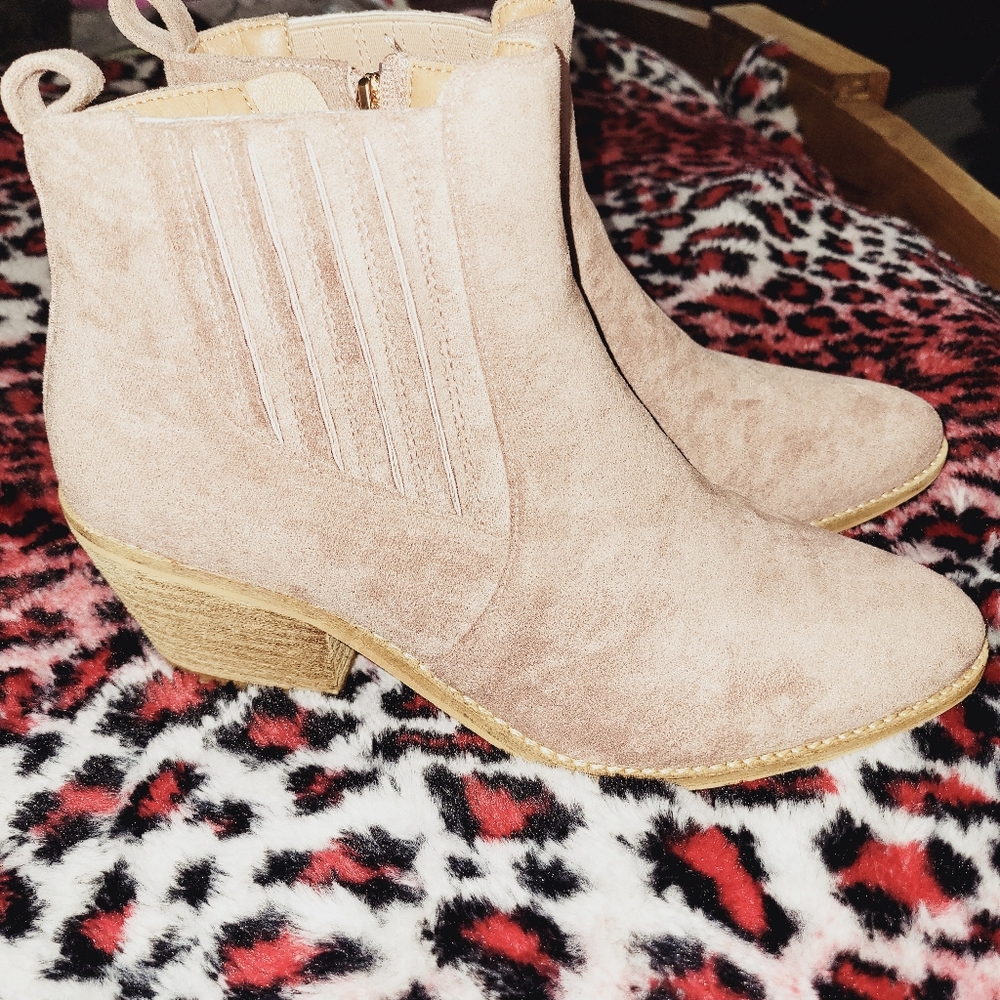 Corky's size 8 mauve booties